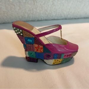 Just the Right Shoe Checkered Past, Magenta Madness